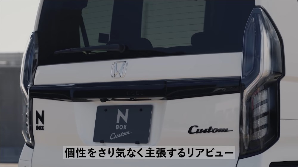 ホンダ　NBOX　JF3　リアーガーニッシュ