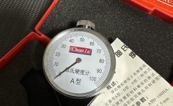 タイヤの硬さ（寿命）を測定するため硬度計を買ってみました！４年落ちのスタッドレスタイヤの数値は？