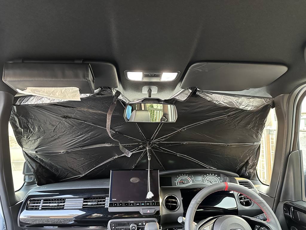 暑くなってきたので2,000円台の車用傘型サンシェードを買ってN-BOXカスタム(JF3)に取り付けてみました！【パーツレビュー】