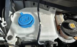 N-BOXを洗車してウインドウォッシャー液 中性撥水タイプ「スーパーレイン・X ウォッシャー2000」を補充しました。